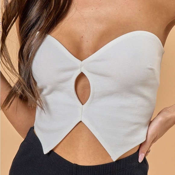 Butterfly cut-out crop top - Picture 3 of 5
